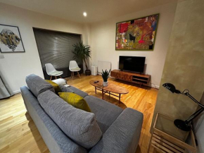 Sunny London apartment for 4 guests, self check in